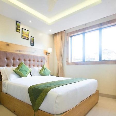 Hotel The Westend Green New Delhi Exterior photo
