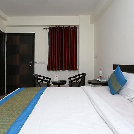 Hotel The Westend Green New Delhi Exterior photo