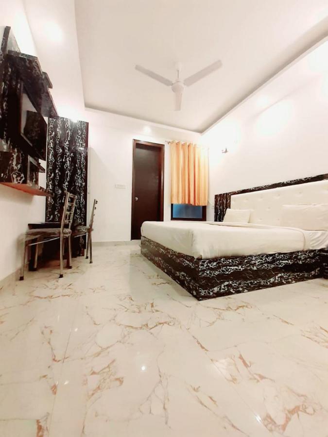 Hotel The Westend Green New Delhi Exterior photo