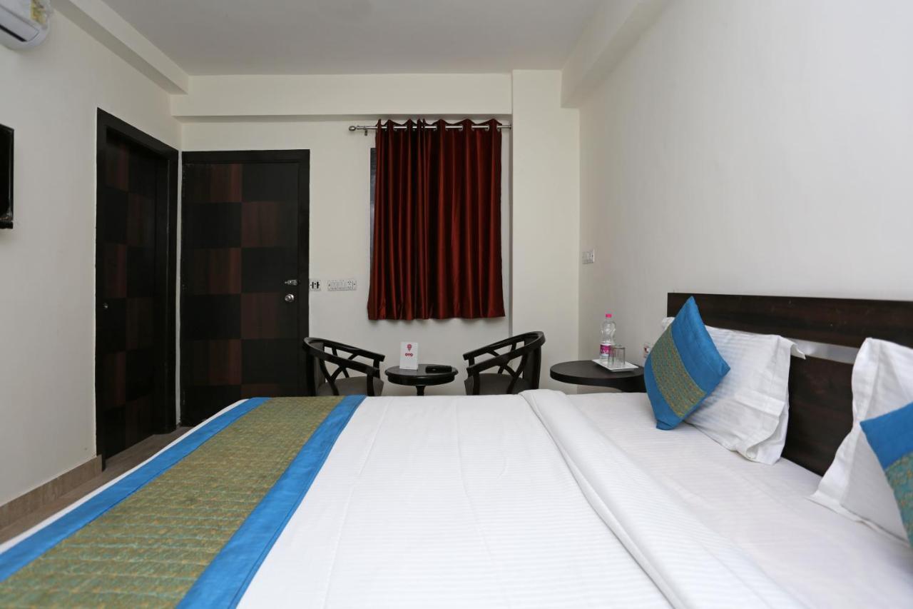 Hotel The Westend Green New Delhi Exterior photo