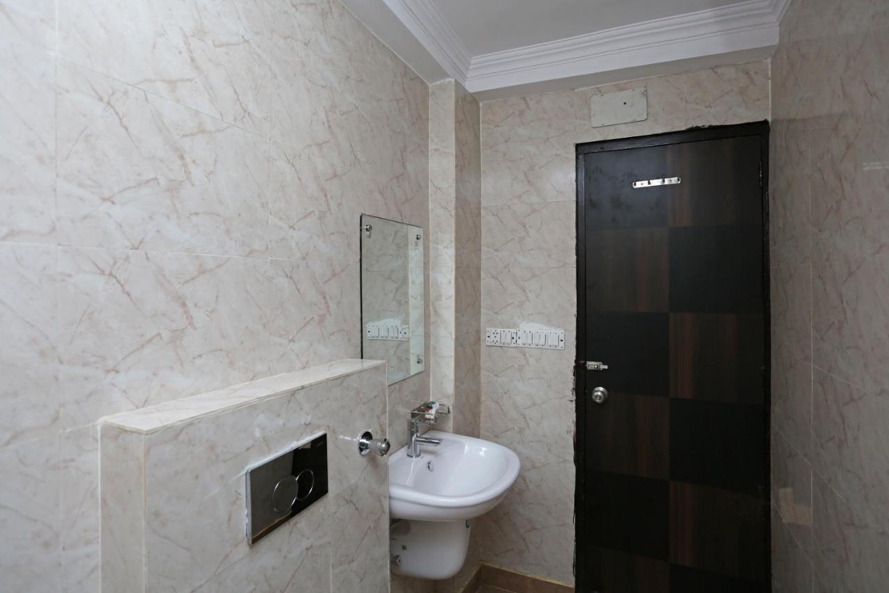 Hotel The Westend Green New Delhi Exterior photo