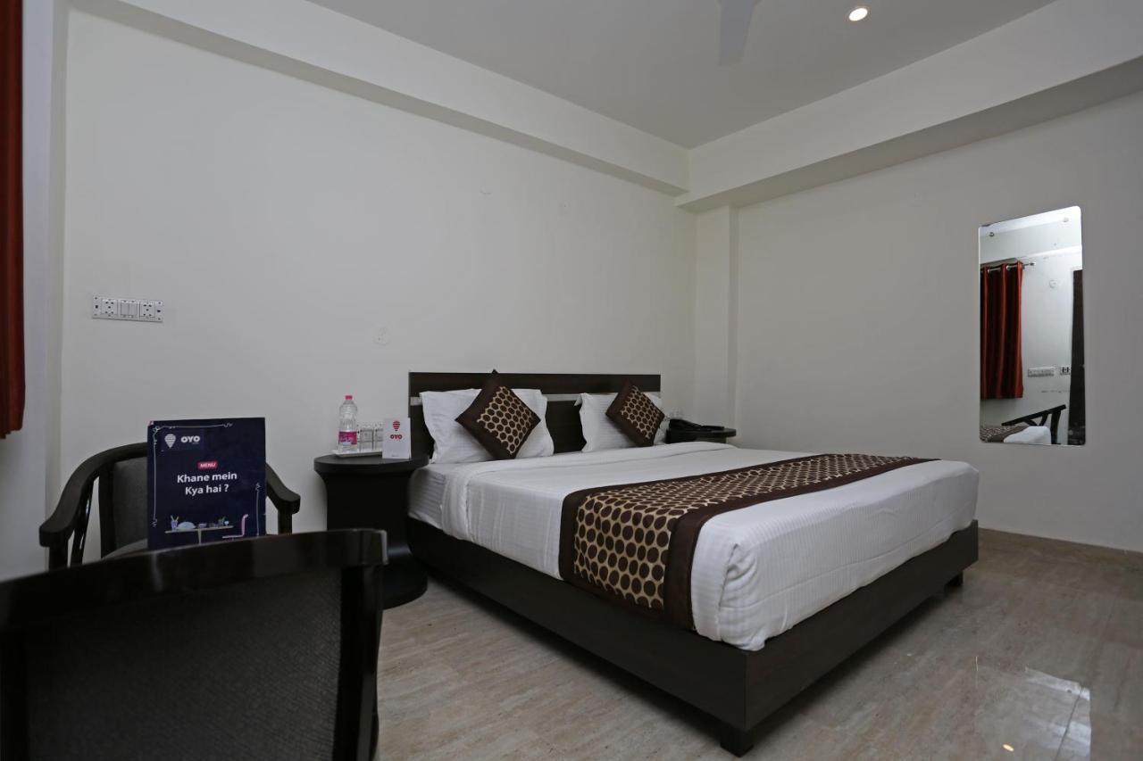 Hotel The Westend Green New Delhi Exterior photo