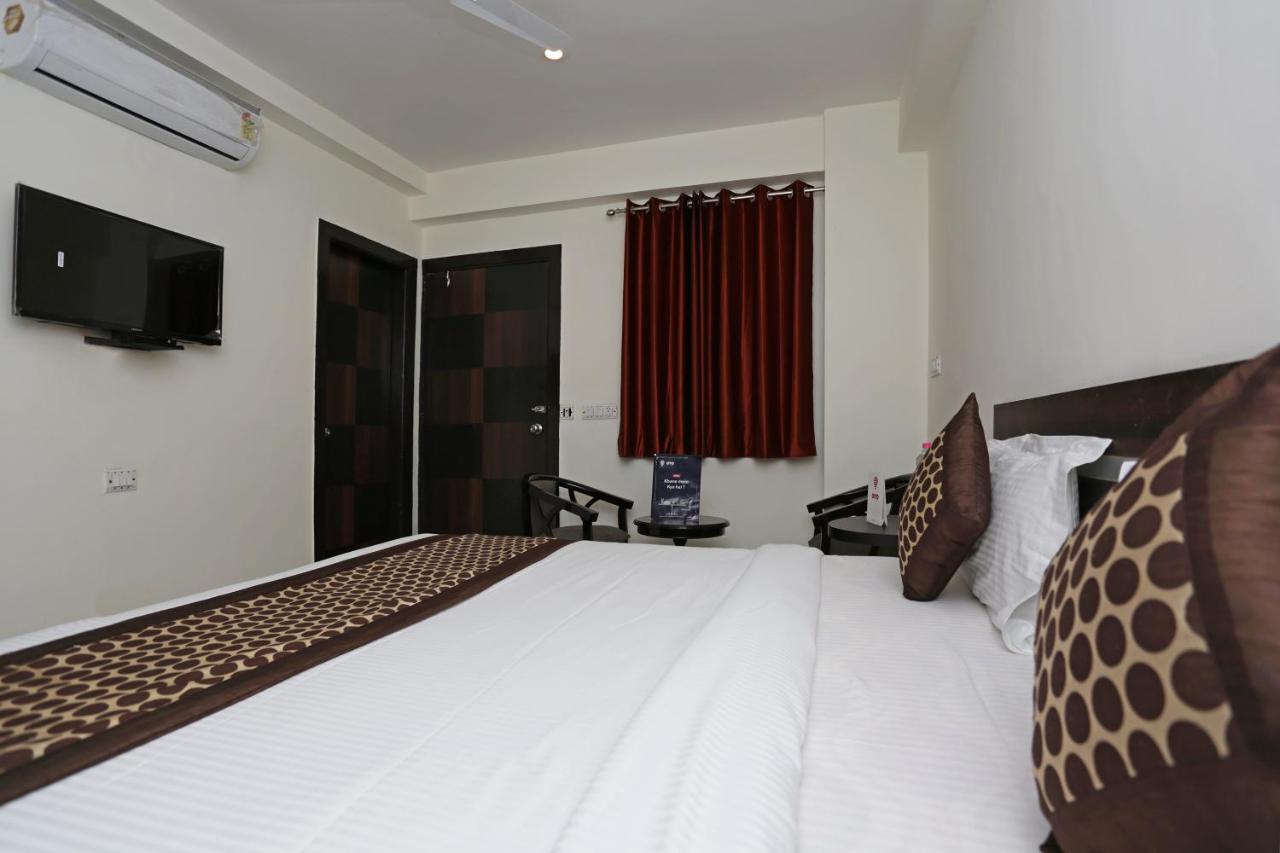 Hotel The Westend Green New Delhi Exterior photo