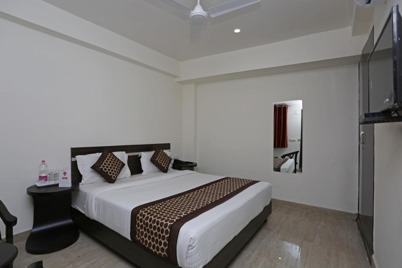 Hotel The Westend Green New Delhi Exterior photo