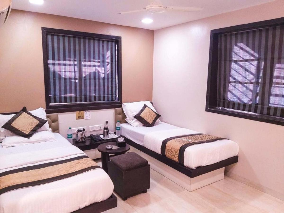 Hotel The Westend Green New Delhi Exterior photo